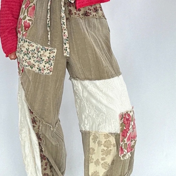 BRAND NEW Floral Patch Pants By POL Sz Small - Picture 1 of 15
